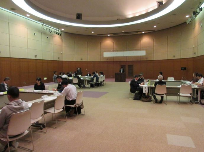 写真:報告会の様子1