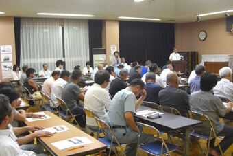 写真：報告会の様子5