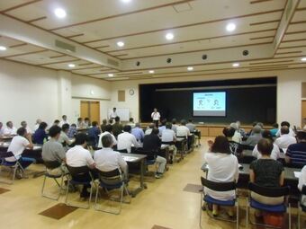 写真：報告会の様子6