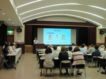 写真：報告会の様子1