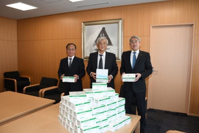 写真:マスク寄贈(2020年4月6日)