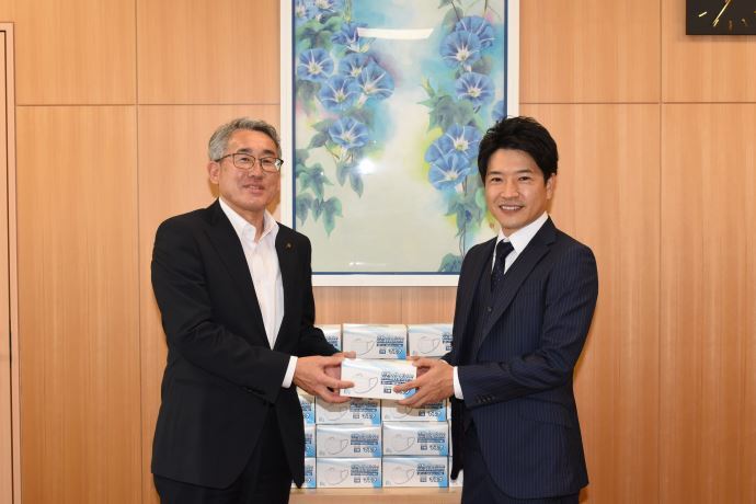 写真:マスク寄贈(2020年5月19日)