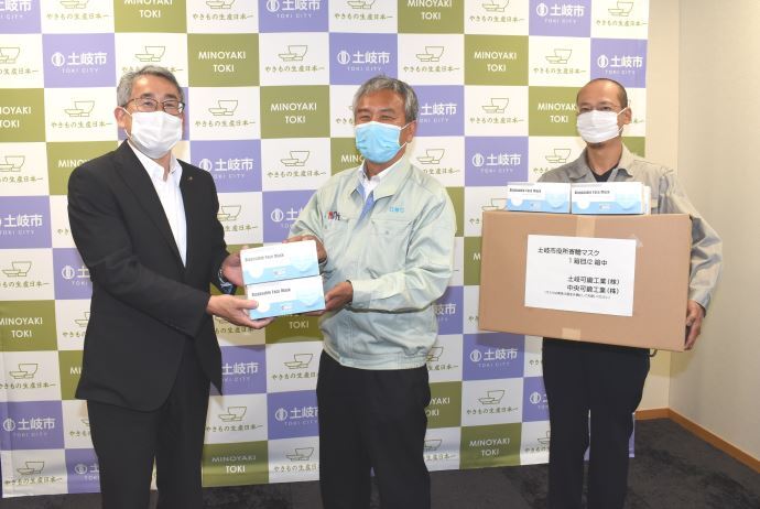 写真:マスク寄贈(2020年5月13日)