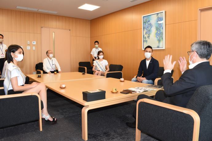 写真:BEST OF MISS 愛知大会本部長ら来庁の様子1