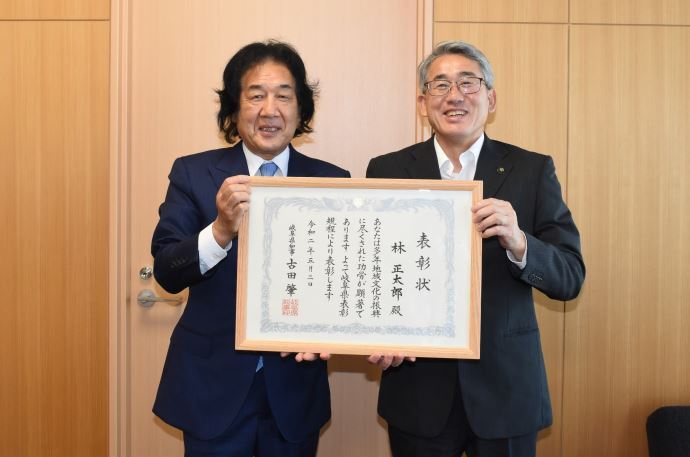 写真:県功労者表彰の受賞の様子