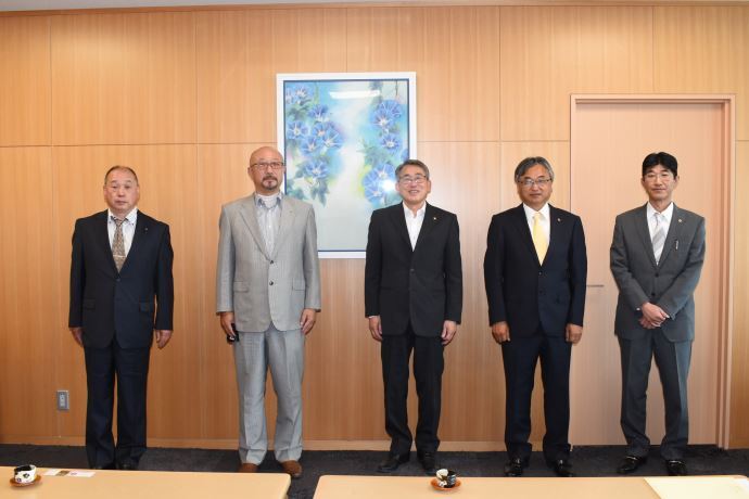 写真:土岐ライオンズクラブ新役員来庁の様子