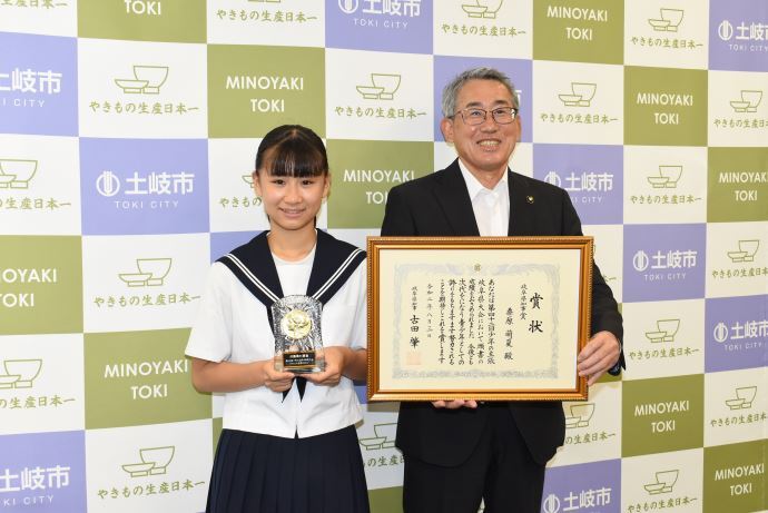 写真:受賞報告の様子