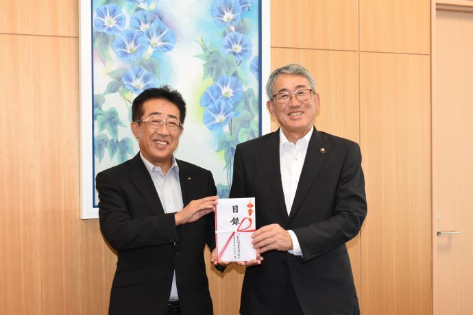 写真:寄附の様子