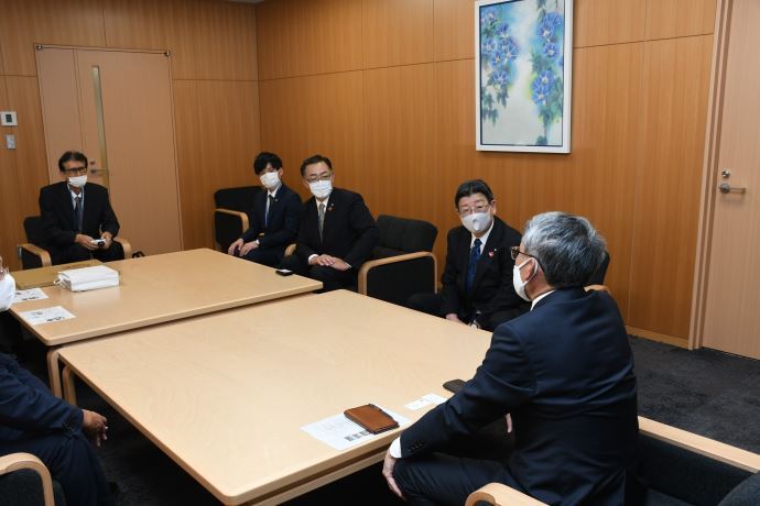 写真:南三陸町長来庁の様子