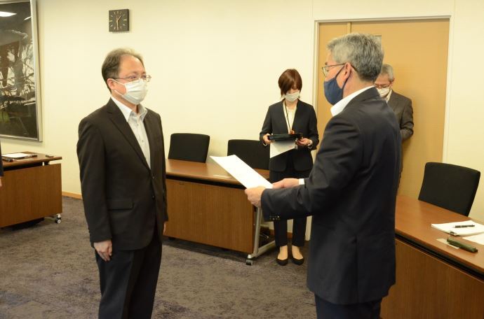 写真:辞令交付の様子