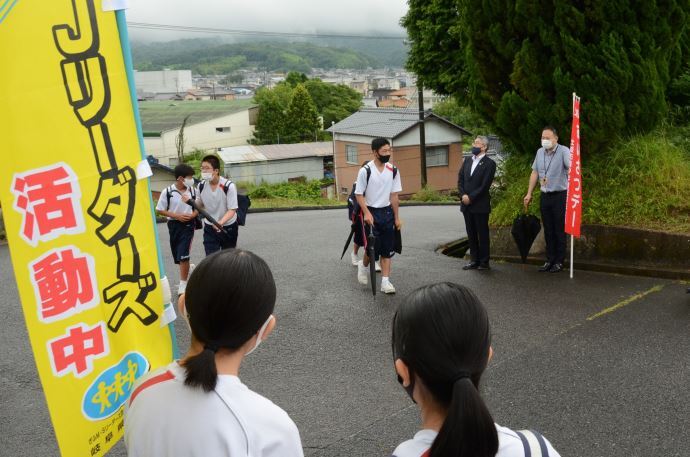 写真:あいさつデーの様子