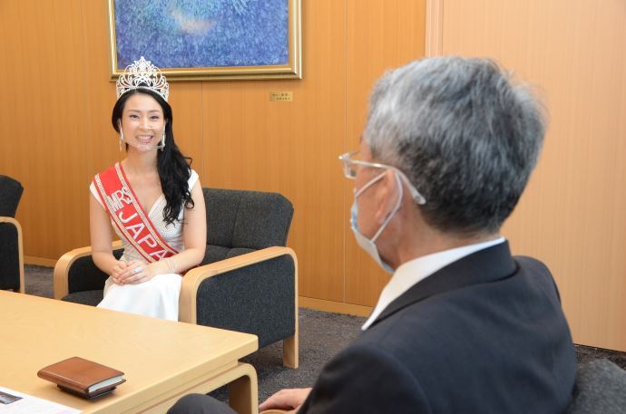 写真:佐武裕子さまと面談する土岐市長