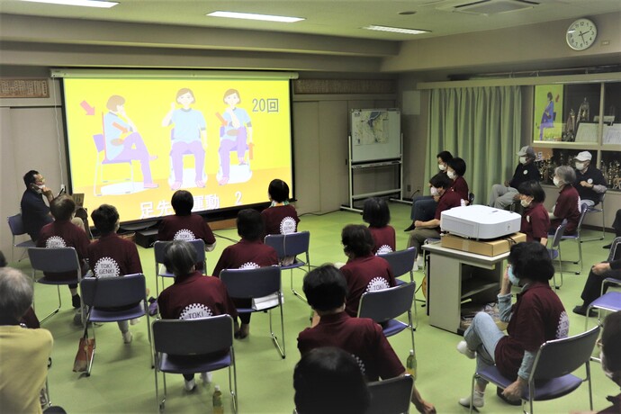 写真：テーブル他コミュニティ活動用備品