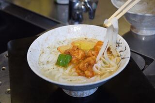 写真:創作ハラールとベトナムフォー3