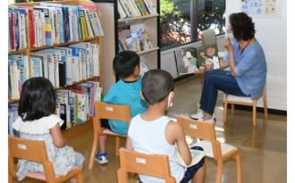 写真:読書するこども