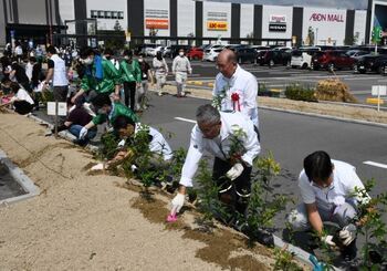 写真:ふるさとの森づくり植樹祭の様子