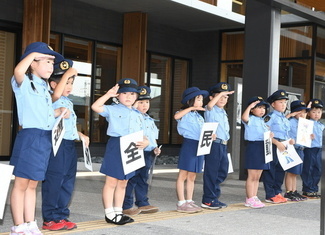 一日警察官に委嘱された園児の皆さん