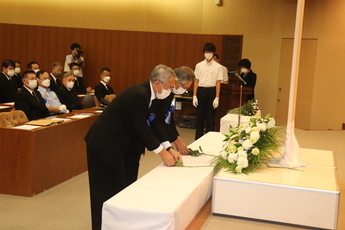 写真:戦没者追悼式