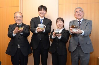 写真:20歳を祝う会実行委員会報告