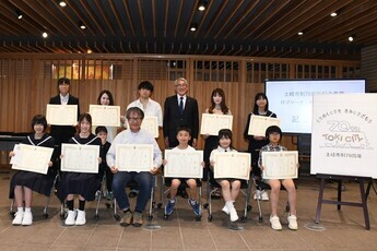 写真:受賞者の皆さんと