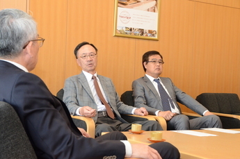 写真:消防団前団長、前副団長