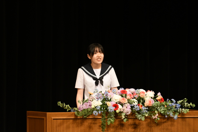 主張する様子