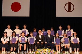 写真:受賞者の皆さんと