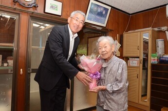 写真:100歳のお祝い