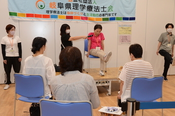 写真:シルバーリハビリ体操講習会