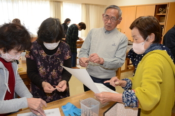 写真:置物制作風景