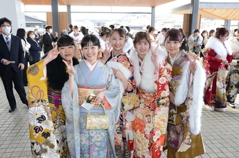 写真:20歳を祝う会