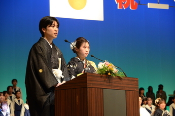 写真:司会者