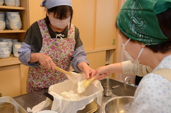 写真:からすみ作り