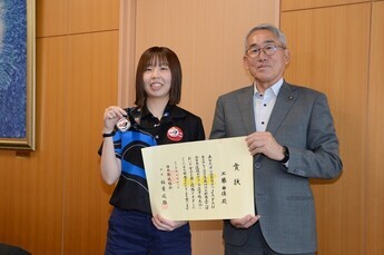 写真:ボウリングNHK杯優勝報告