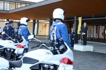 写真:啓発活動出発式